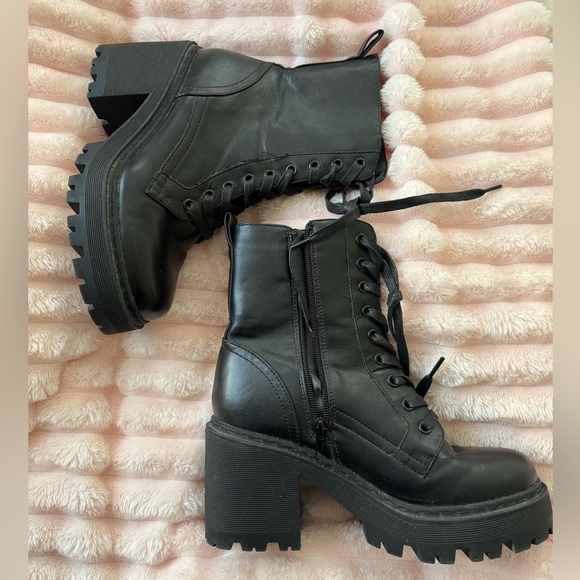 Boohoo Lace Up Chunky Hiker Boots - Picture 4 of 5